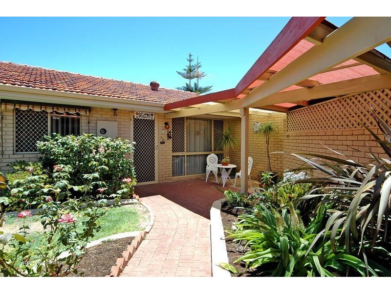 3B Charing Crescent, Marangaroo WA 6064