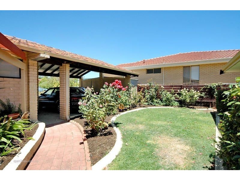 3B Charing Crescent, Marangaroo WA 6064