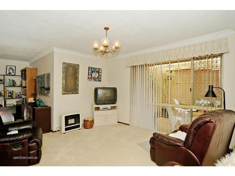 3B Charing Crescent, Marangaroo WA 6064