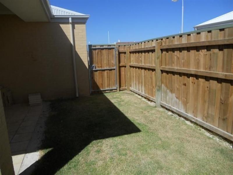 21 LINDSAY BEACH  BOULEVARD  YANC, Yanchep WA 6035