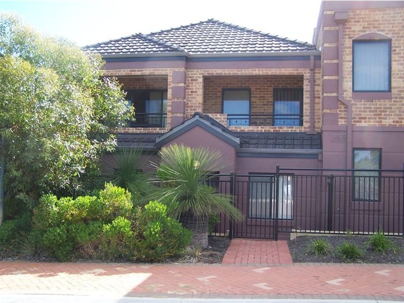 1/9 Lakeside Drive, Joondalup WA 6027