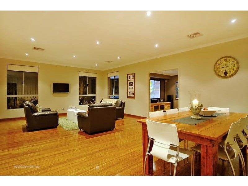 17 Leighton Gardens, Tapping WA 6065