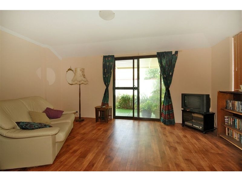 8 Currajong Crescent, Craigie WA 6025