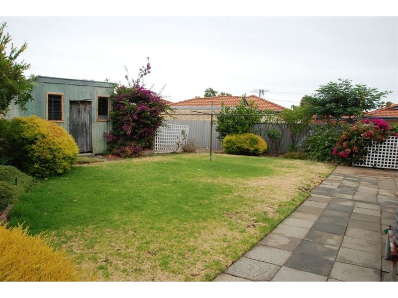 102 Ravenswood Drive, Nollamara WA 6061