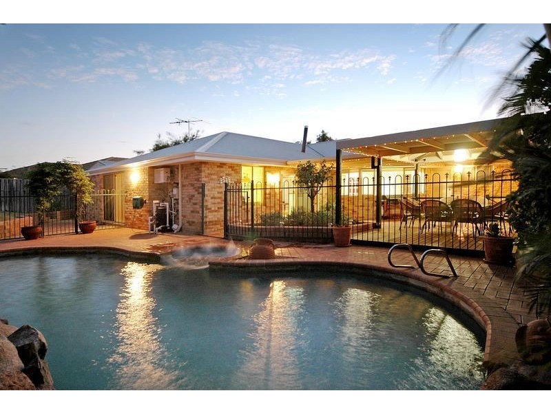 5 Vilamour Close, Currambine WA 6028