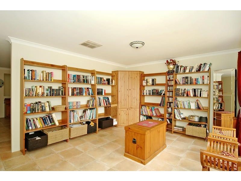 135 St Stephens Crescent, Tapping WA 6065