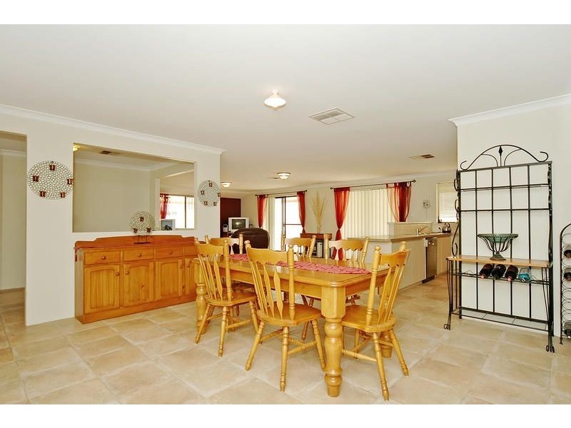 135 St Stephens Crescent, Tapping WA 6065