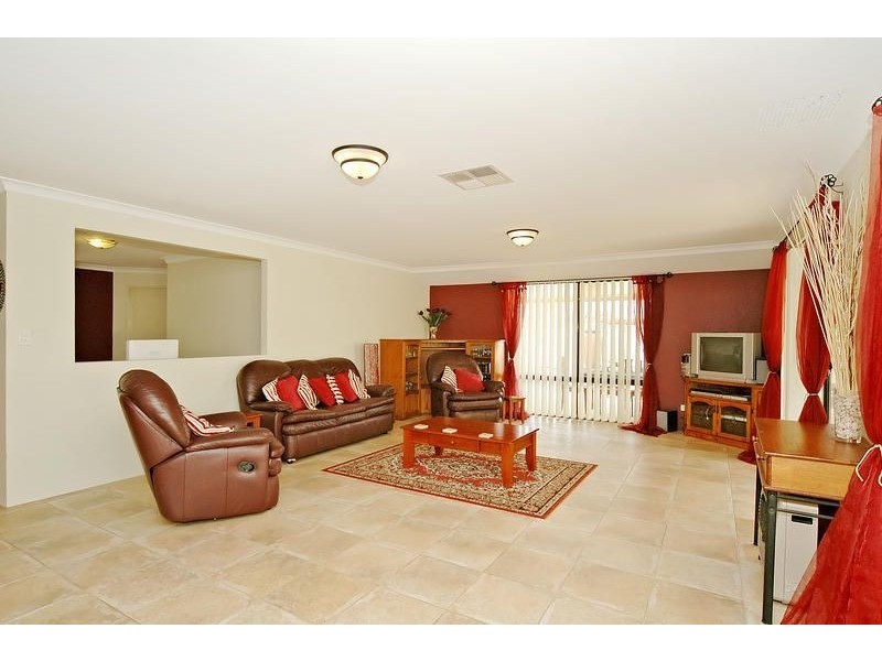 135 St Stephens Crescent, Tapping WA 6065