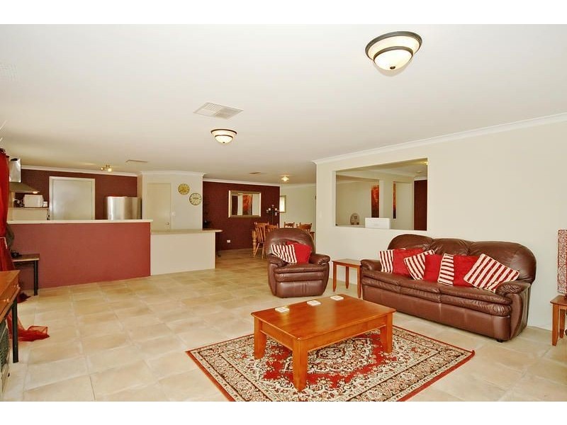 135 St Stephens Crescent, Tapping WA 6065