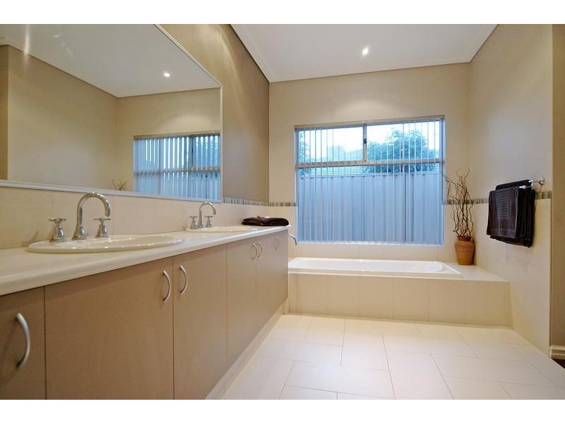 6 Calita Pass, Carramar WA 6031