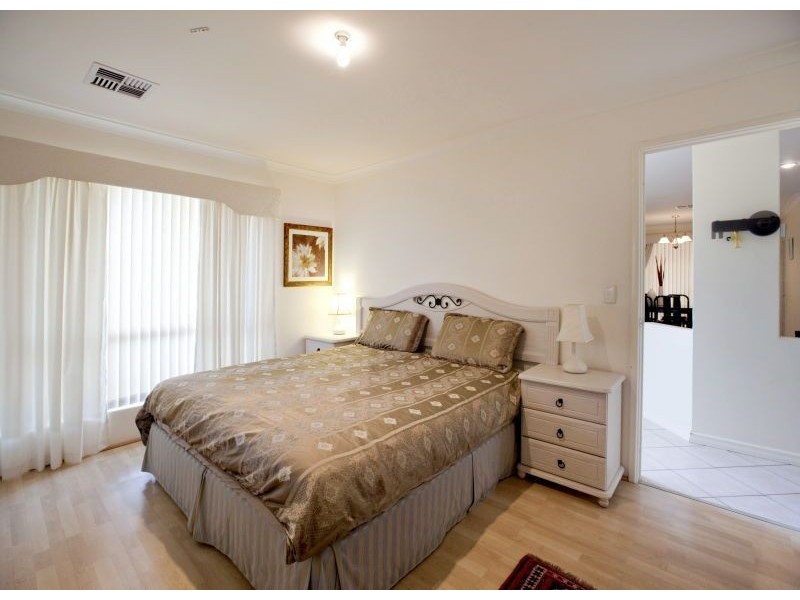 32 Monkton Place, Kinross WA 6028