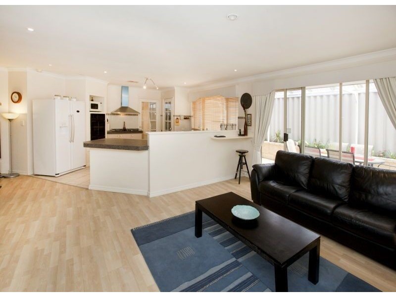 32 Monkton Place, Kinross WA 6028