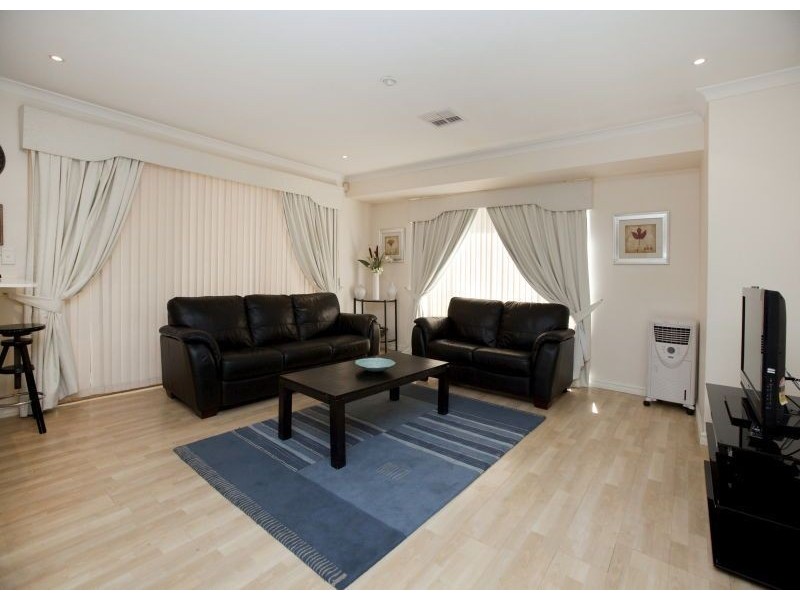 32 Monkton Place, Kinross WA 6028