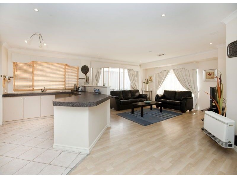 32 Monkton Place, Kinross WA 6028