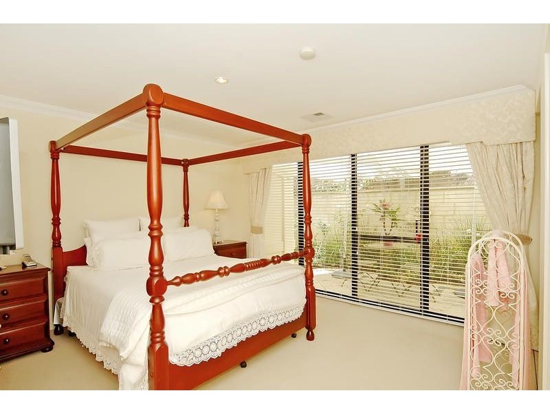 17 Ocean Gate Parade, Iluka WA 6028