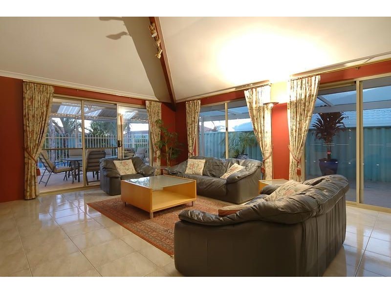 27 Oakland Hills Boulevard, Currambine WA 6028