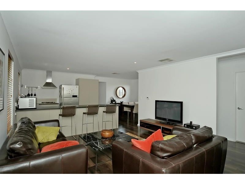 34 Simmonds Pass, Ellenbrook WA 6069