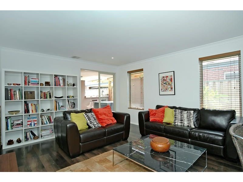 34 Simmonds Pass, Ellenbrook WA 6069