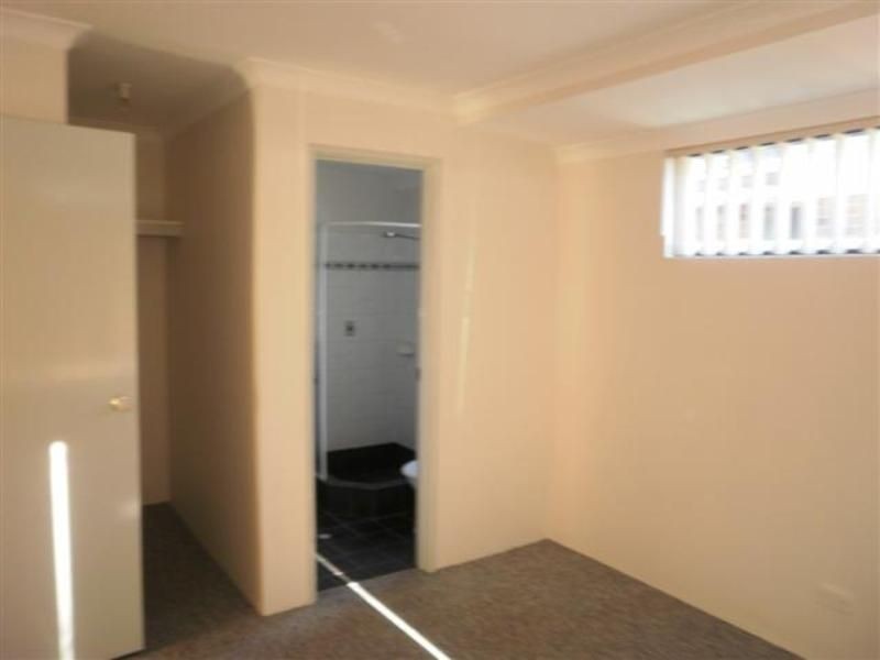 5 Harrington Avenue, Tapping WA 6065