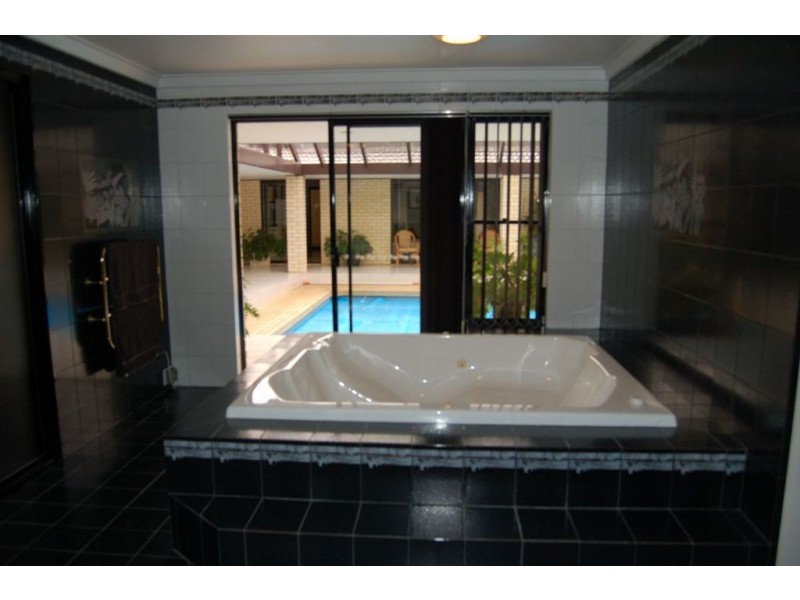 201 Rousset Road, Mariginiup WA 6065