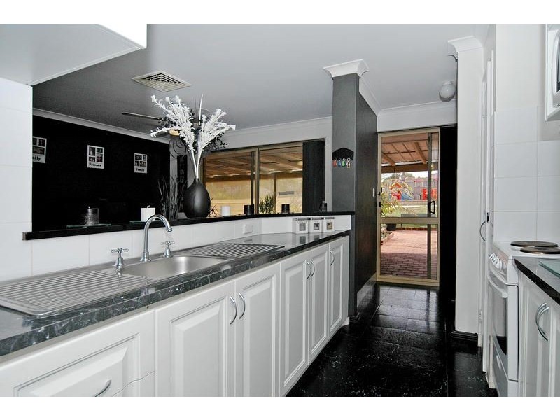 4 Kanto Court, Marangaroo WA 6064