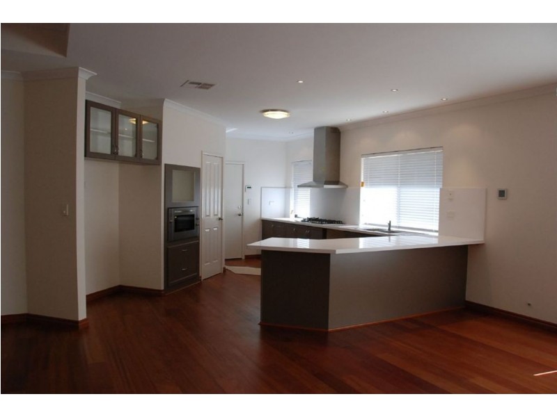 15 Hopewell Pass, Carramar WA 6031