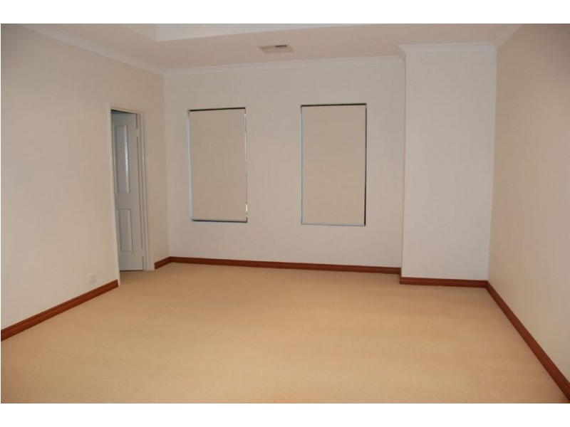 15 Hopewell Pass, Carramar WA 6031