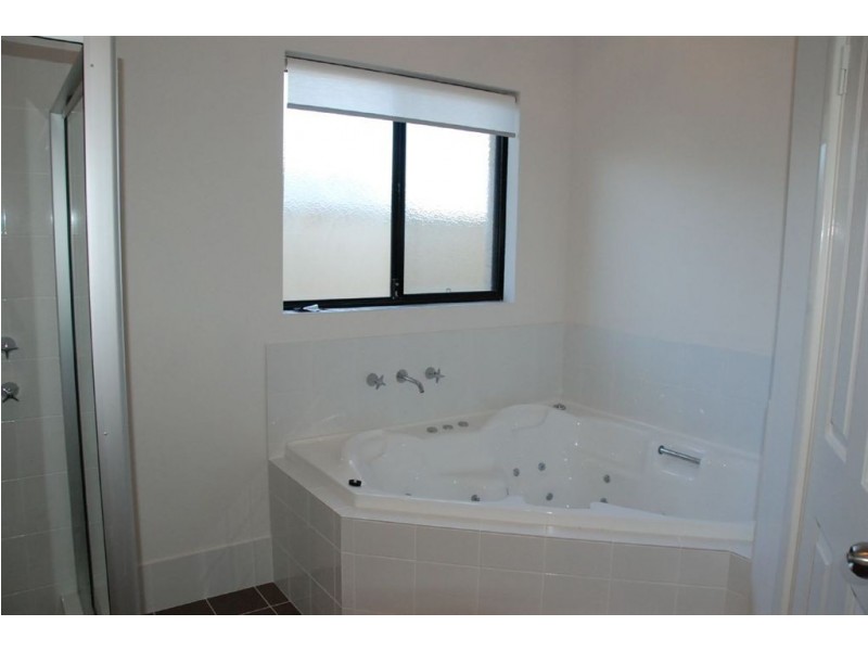 15 Hopewell Pass, Carramar WA 6031
