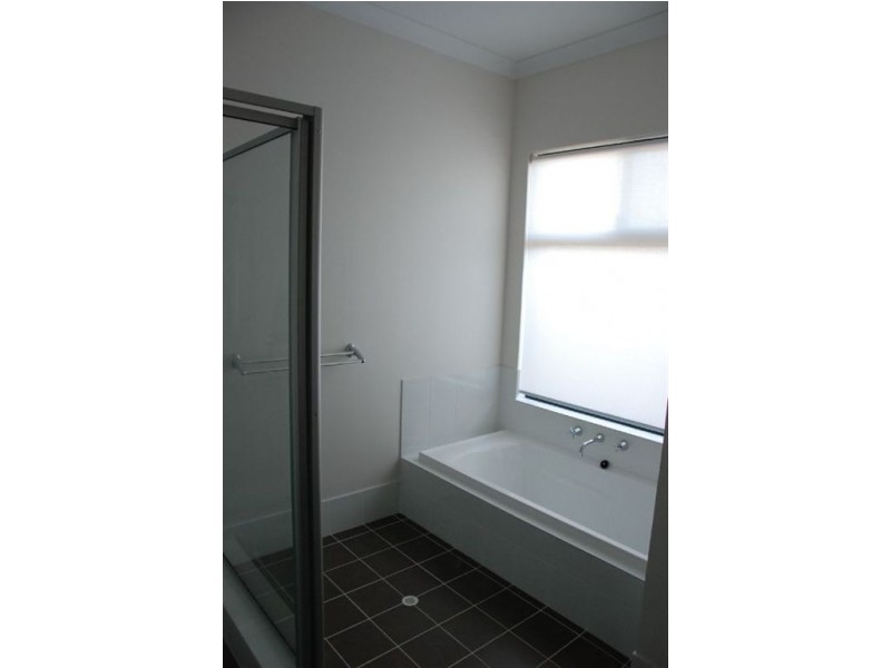 15 Hopewell Pass, Carramar WA 6031