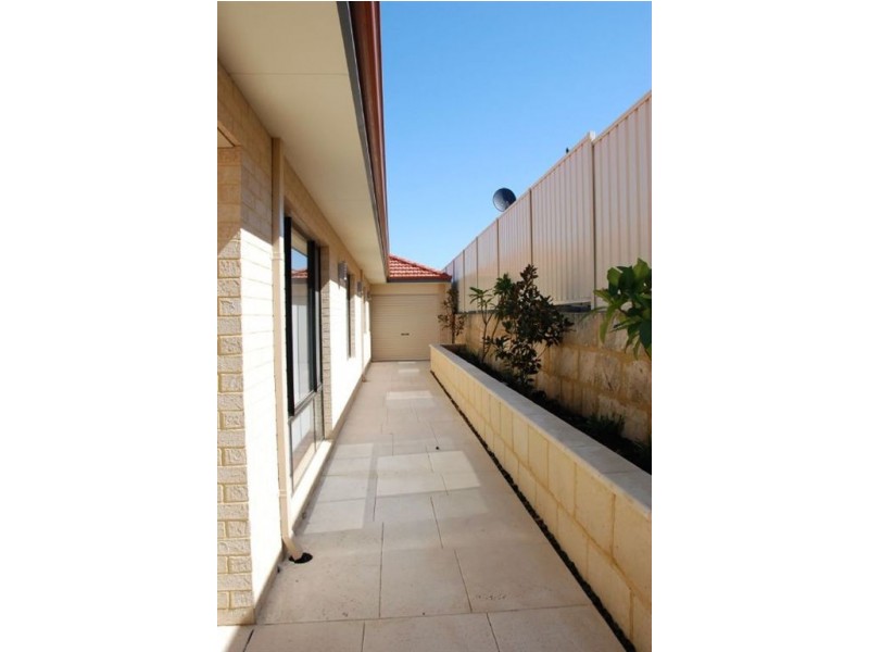 15 Hopewell Pass, Carramar WA 6031
