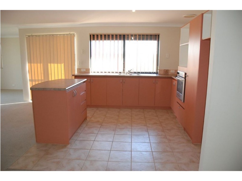 18 Pennine Pass, Merriwa WA 6030