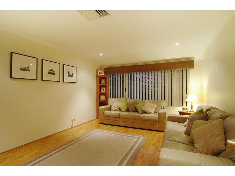 65 Roxburgh Circle, Kinross WA 6028