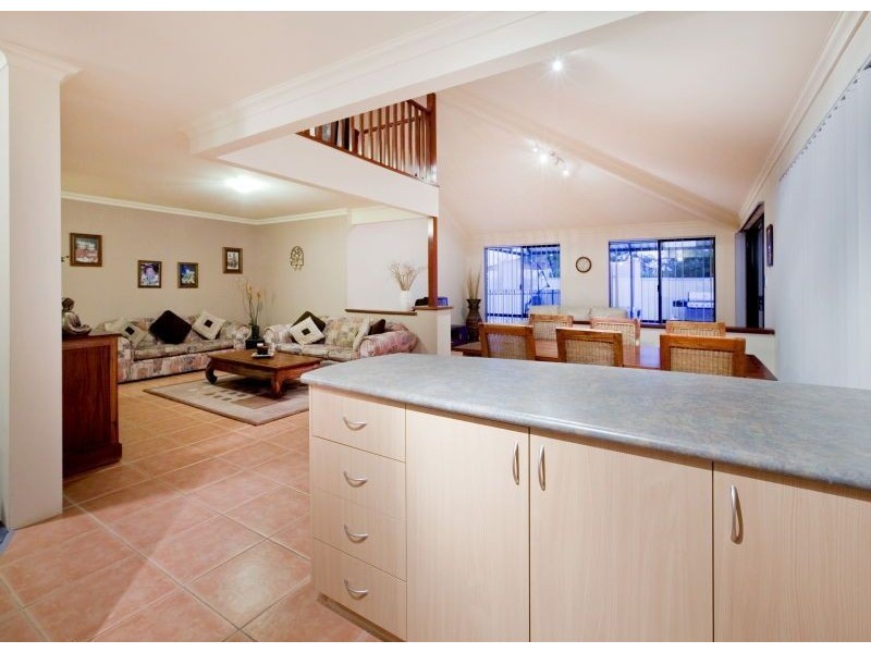 14 Cranston Loop, Kinross WA 6028