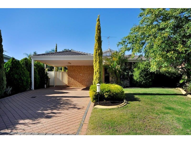 4 Lamas Grove, Landsdale WA 6065