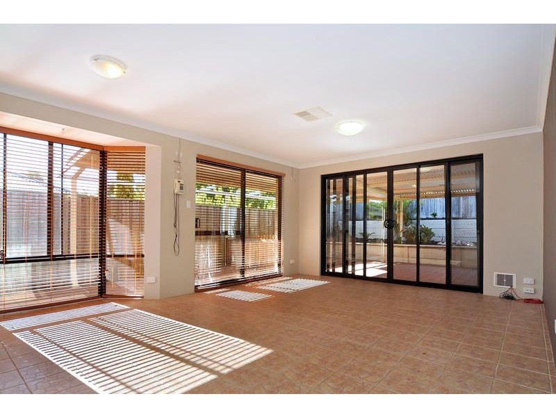 4 Lamas Grove, Landsdale WA 6065