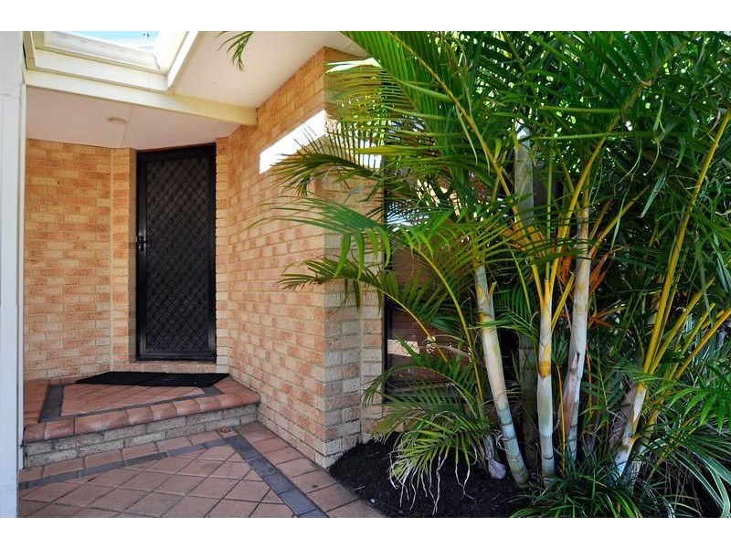 4 Lamas Grove, Landsdale WA 6065