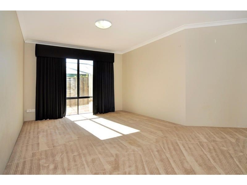 4 Lamas Grove, Landsdale WA 6065