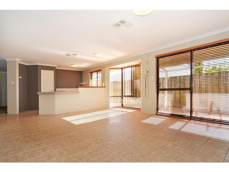 4 Lamas Grove, Landsdale WA 6065