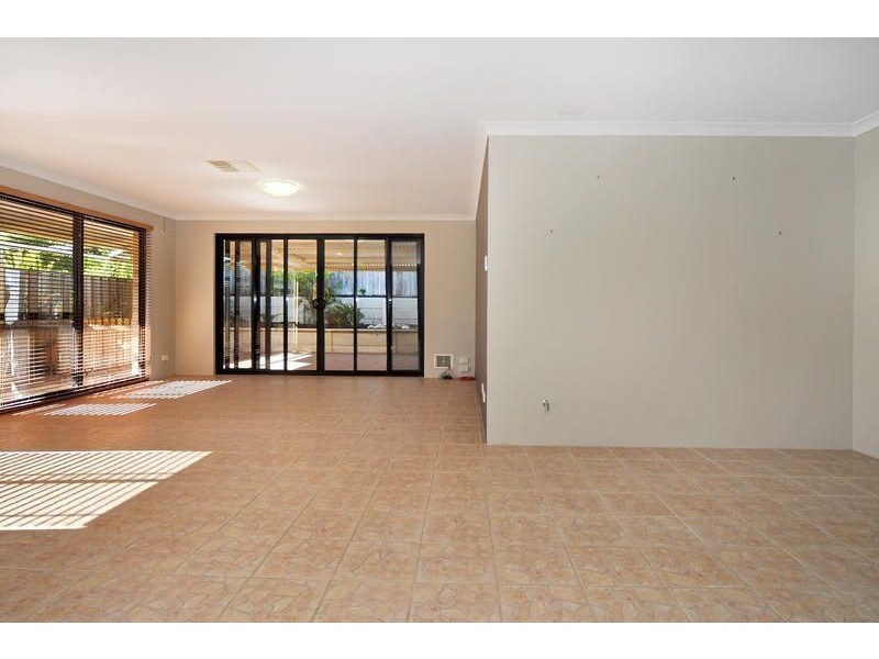 4 Lamas Grove, Landsdale WA 6065