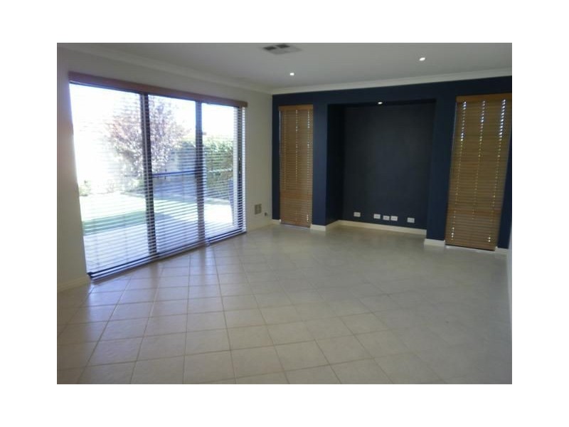 8 Arreton Way, Hocking WA 6065