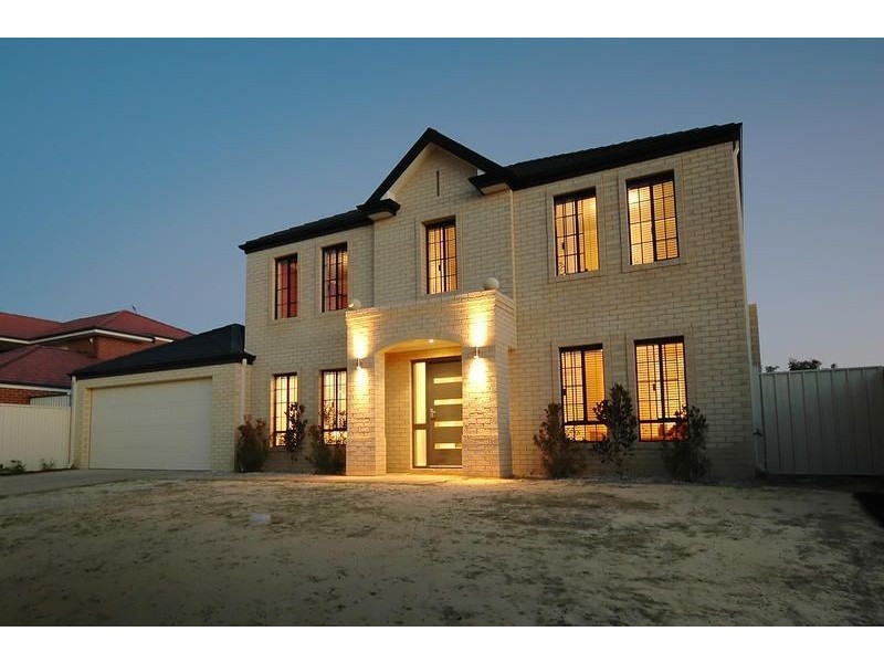 158 Golf Links Drive, Carramar WA 6031