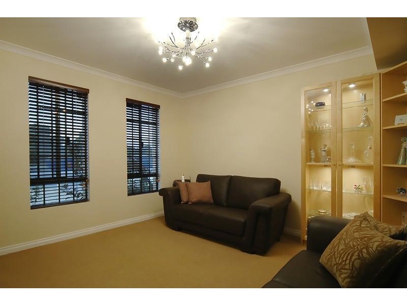 158 Golf Links Drive, Carramar WA 6031