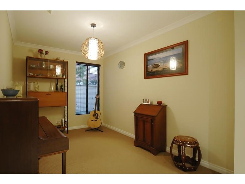 158 Golf Links Drive, Carramar WA 6031