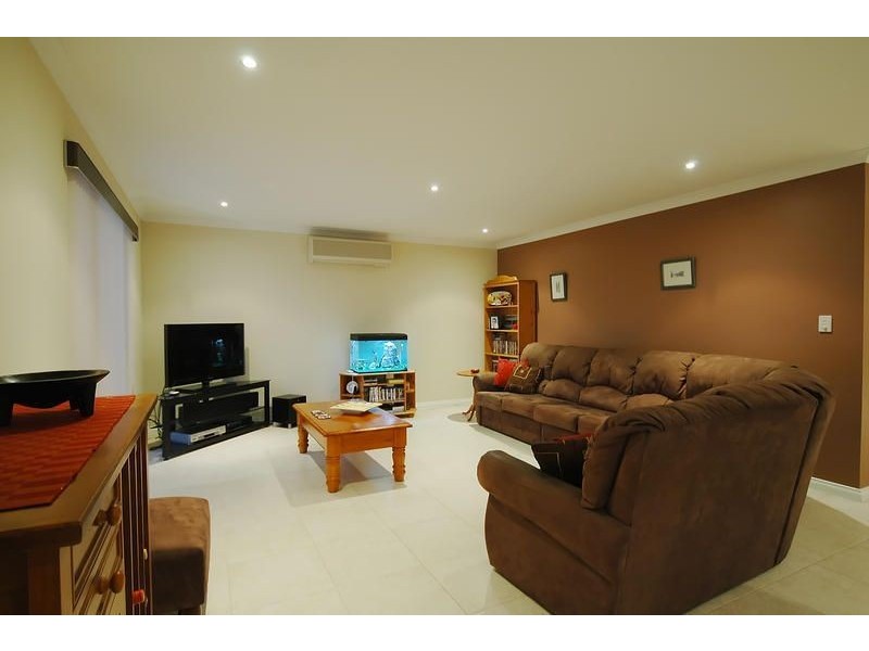 158 Golf Links Drive, Carramar WA 6031