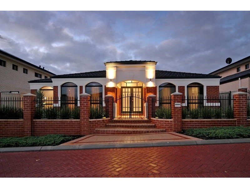 4 Chandela Loop, Currambine WA 6028