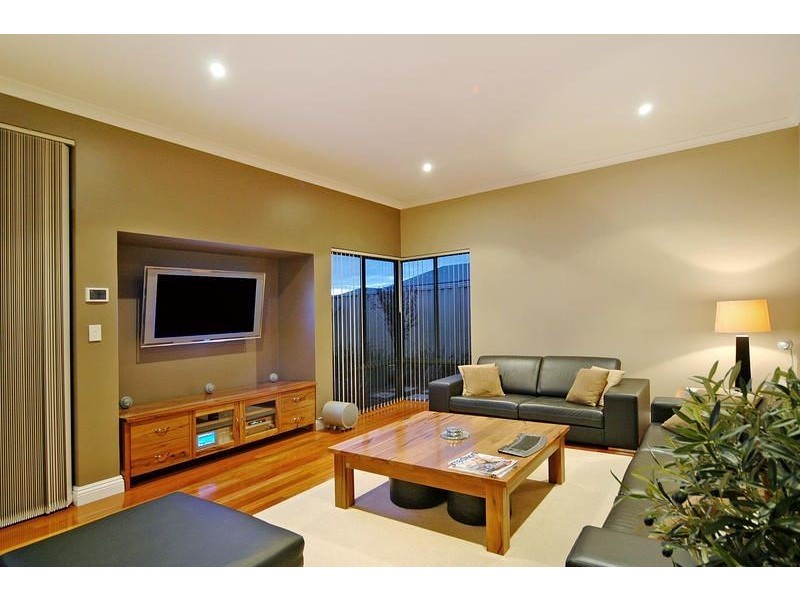 4 Chandela Loop, Currambine WA 6028