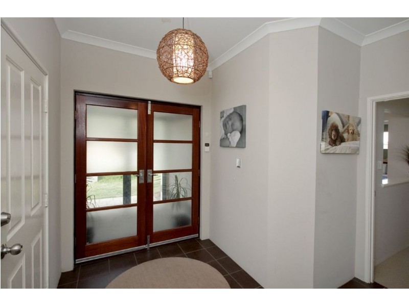 19 Ankuri Pass, Carramar WA 6031