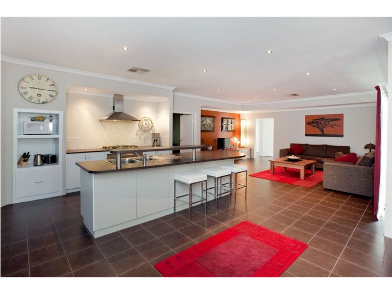 19 Ankuri Pass, Carramar WA 6031