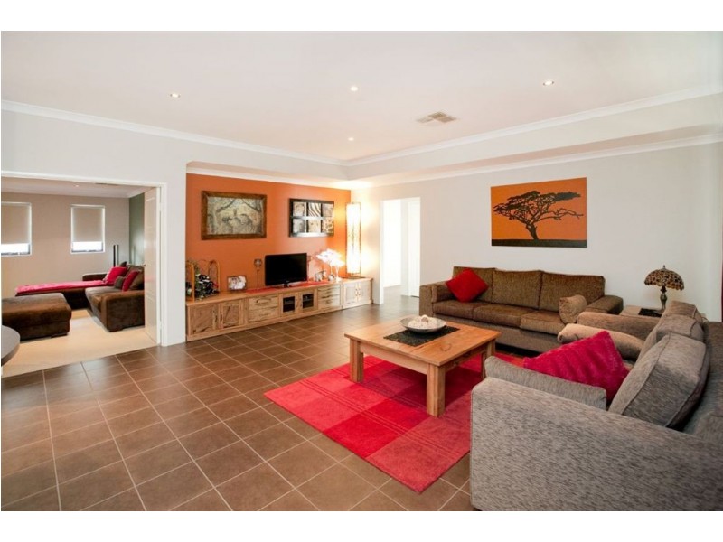 19 Ankuri Pass, Carramar WA 6031