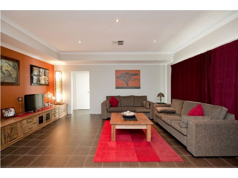 19 Ankuri Pass, Carramar WA 6031